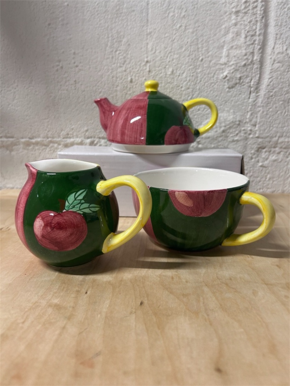 VTG Country Inn Ceramic Tea Pot, Mug, Creamer Hand Painted Set Fruit Design EUC